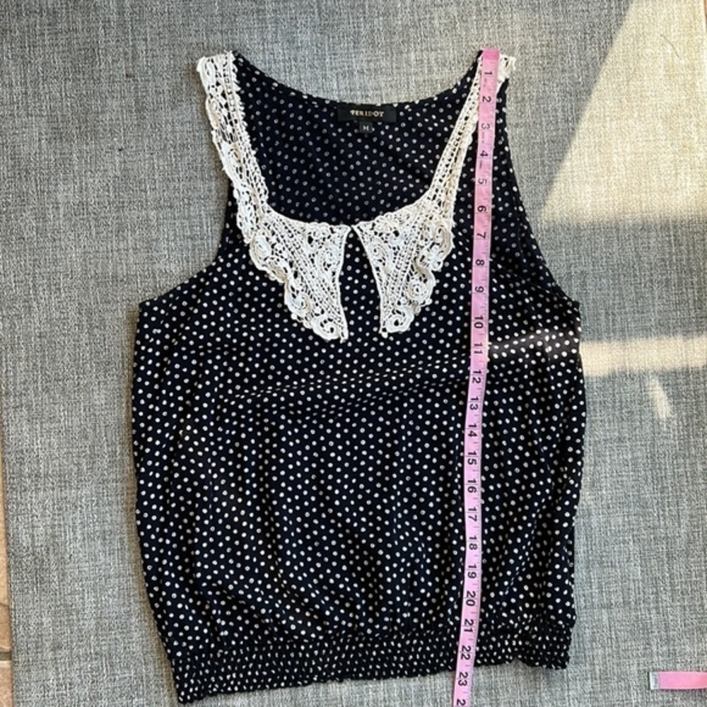 Peridot sleeveless, crochet, overlay top - Picture 10 of 10